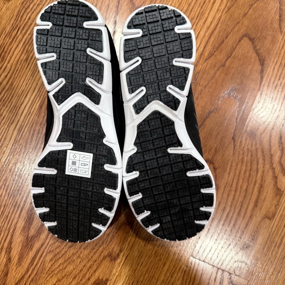 🎁Skechers Stacey Black and White Slip Resistant Sole Work Sneakers size 6 - Picture 3 of 7
